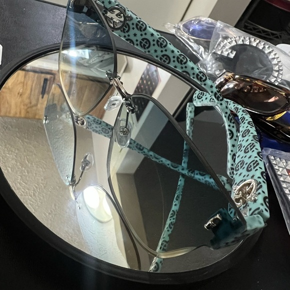 Chic Blue Patterned Sunglasses - Picture 2 of 4